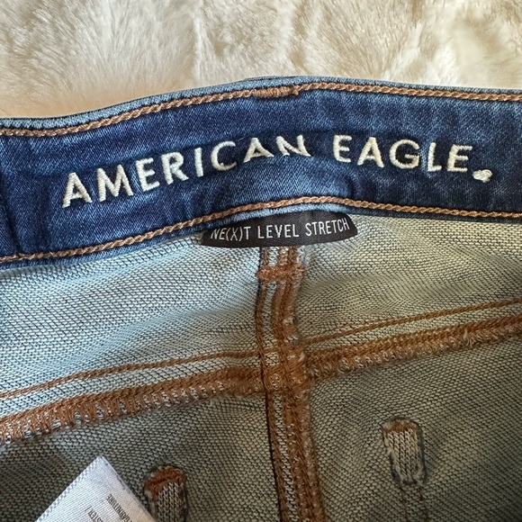 AE super hi rise distressed jeggings. 00 Short. - Picture 5 of 9